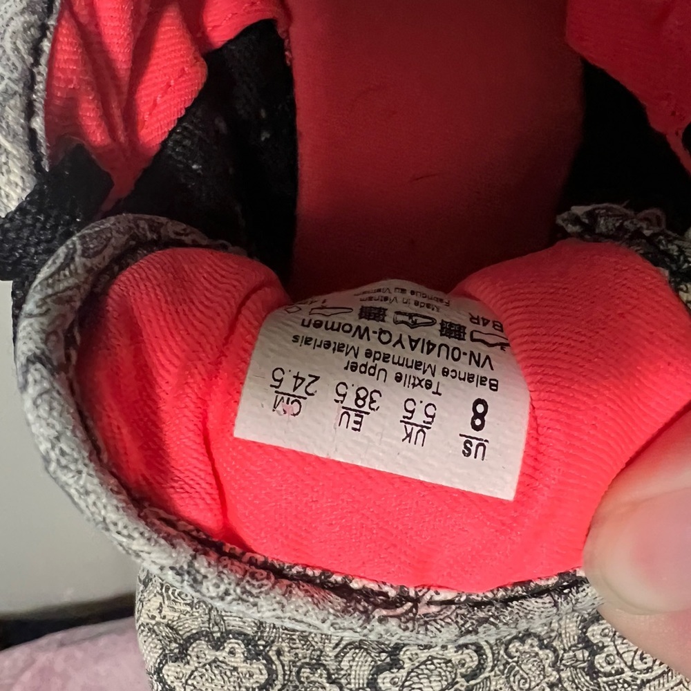 Vans size 8 women’s lace up shoes - Picture 6 of 6